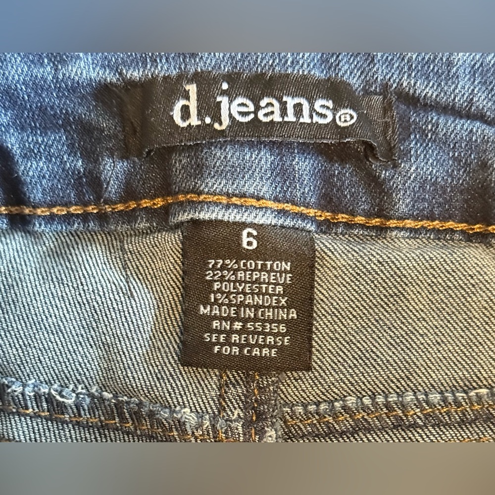 d. jeans Ladies denim shorts EUC - Picture 4 of 5